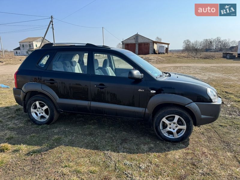 Внедорожник / Кроссовер Hyundai Tucson 2004 в Старой Выжевке