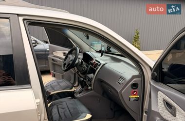 Внедорожник / Кроссовер Hyundai Tucson 2004 в Раздельной