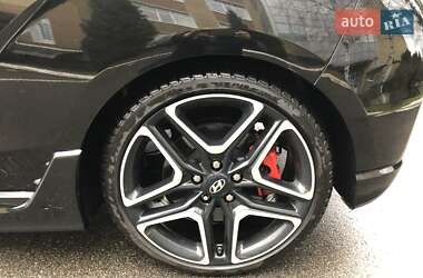 Хэтчбек Hyundai Veloster 2019 в Киеве