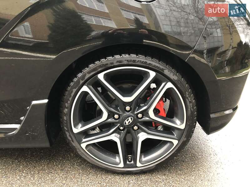 Хэтчбек Hyundai Veloster 2019 в Киеве