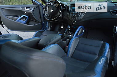 Хэтчбек Hyundai Veloster 2015 в 