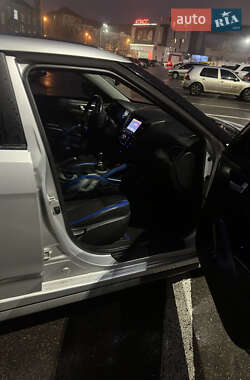 Хэтчбек Hyundai Veloster 2012 в 