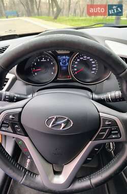 Хэтчбек Hyundai Veloster 2013 в 
