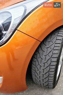 Хэтчбек Hyundai Veloster 2013 в 