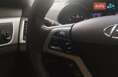 Хэтчбек Hyundai Veloster 2012 в 