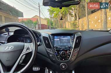 Хэтчбек Hyundai Veloster 2015 в 