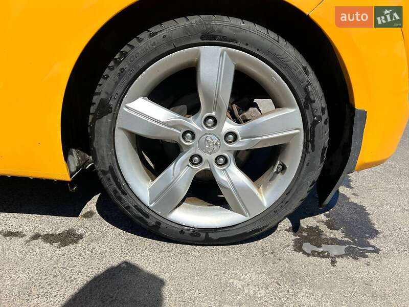 Хэтчбек Hyundai Veloster 2013 в Кривом Роге
