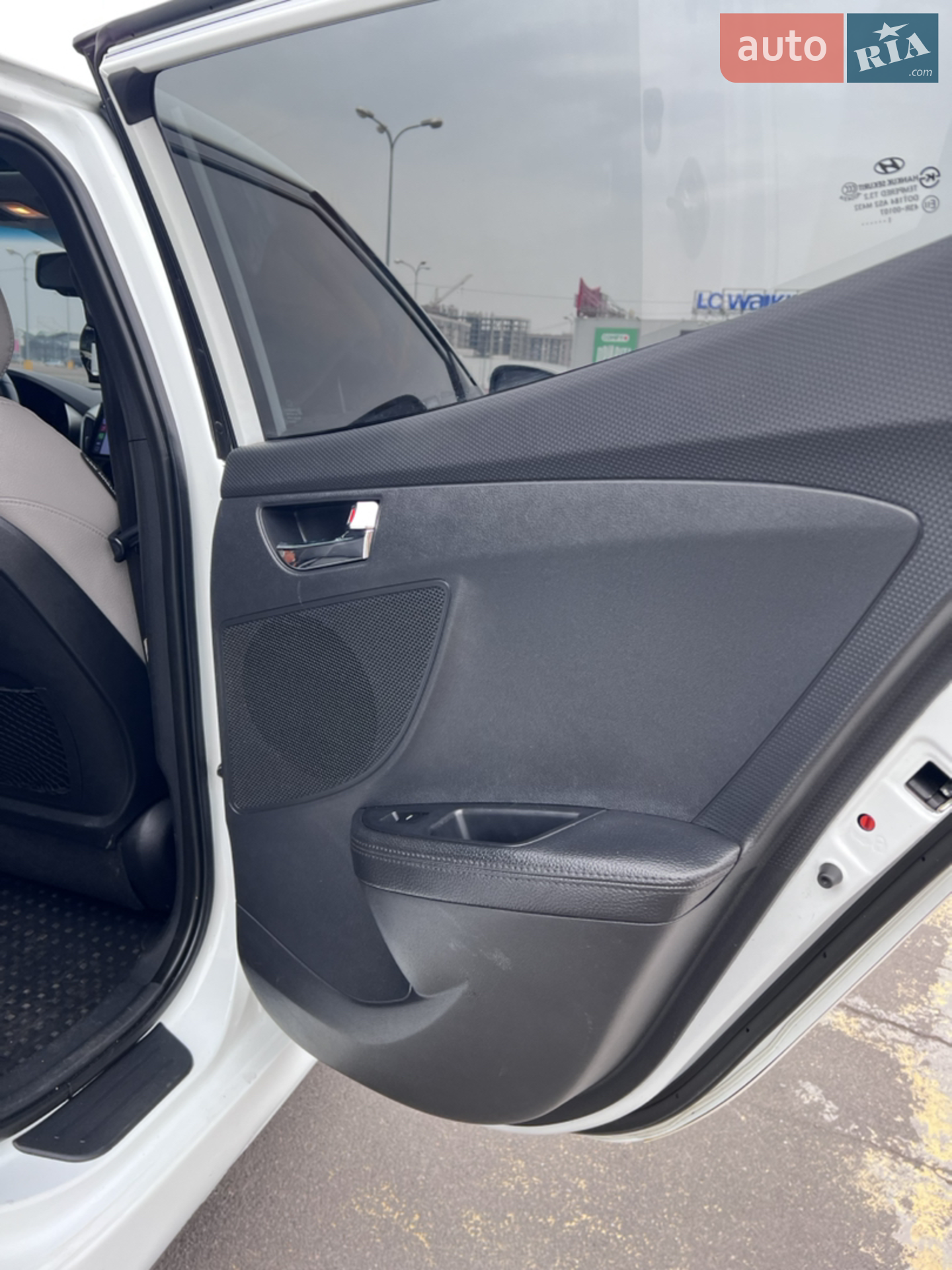 2011 Hyundai Veloster - мініатюра 28