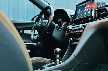 Хетчбек Hyundai Veloster 2019 в  фото 20 Хетчбек Hyundai Veloster 2019 в