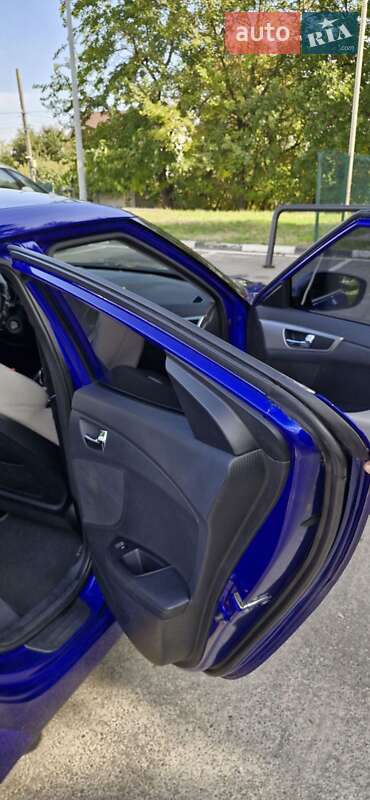 Хэтчбек Hyundai Veloster 2011 в Днепре фото 2 Хэтчбек Hyundai Veloster 2011 в Днепре