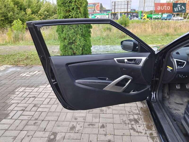 Хетчбек Hyundai Veloster 2014 в Радивиліві фото 10 Хетчбек Hyundai Veloster 2014 в Радивиліві