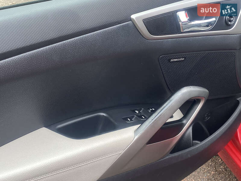 Хэтчбек Hyundai Veloster 2012 в Житомире