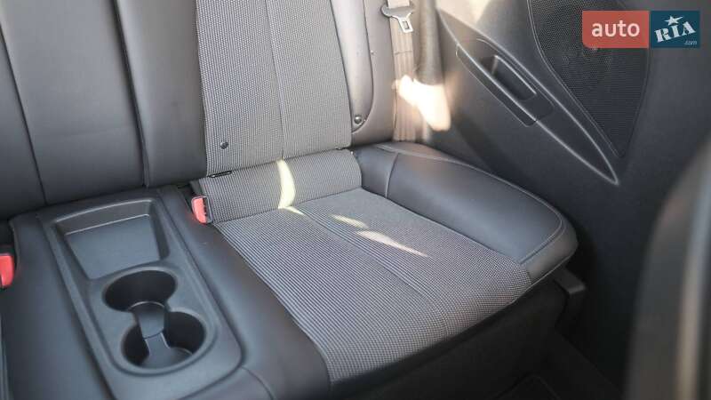 Хетчбек Hyundai Veloster 2016 в Києві