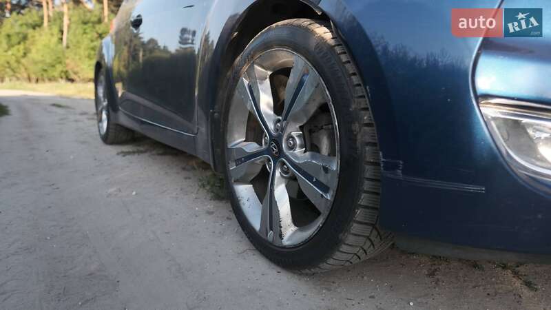 Хетчбек Hyundai Veloster 2016 в Києві