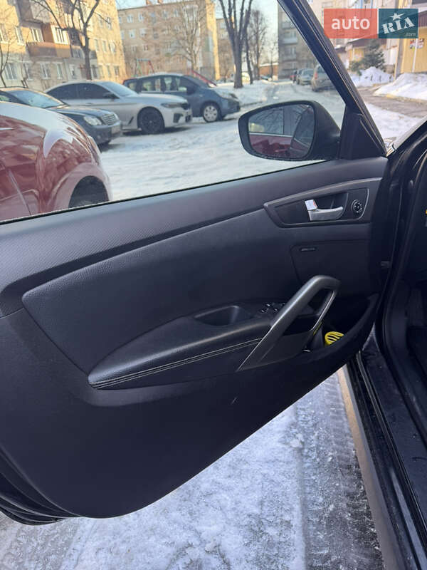 Хэтчбек Hyundai Veloster 2014 в Нововолынске