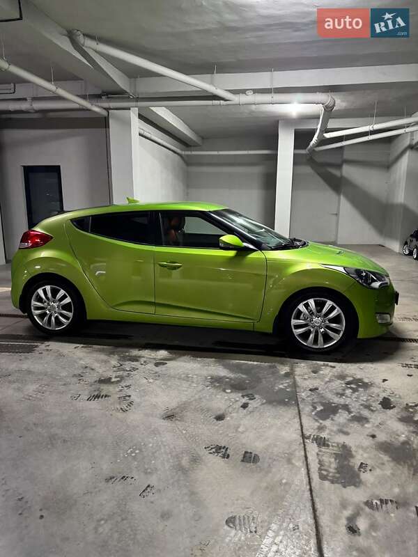 Хэтчбек Hyundai Veloster 2012 в Черновцах
