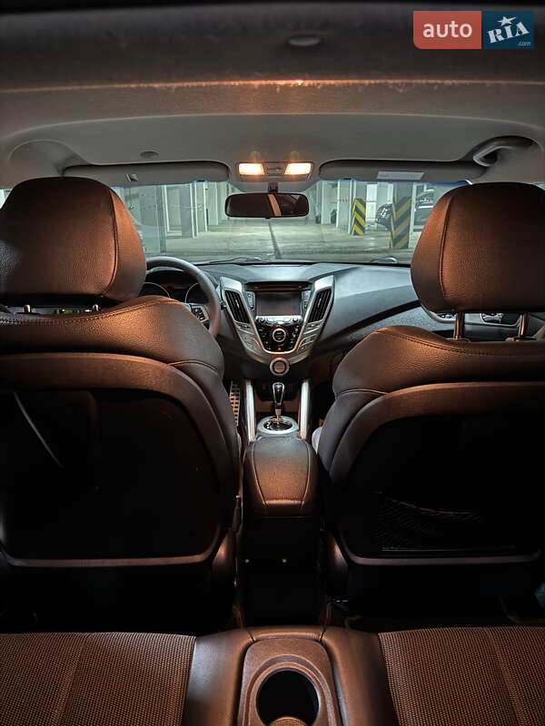 Хэтчбек Hyundai Veloster 2012 в Черновцах