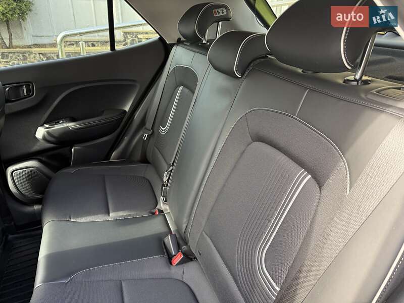 Внедорожник / Кроссовер Hyundai Venue 2022 в Ровно