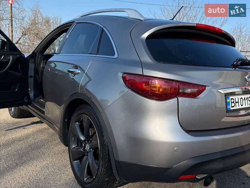 Позашляховик / Кросовер Infiniti FX 30 2011 в Южному