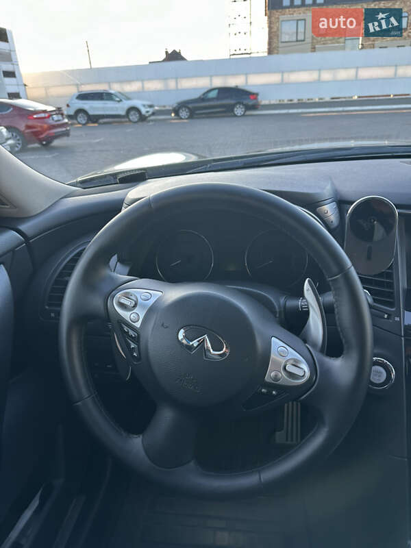 Позашляховик / Кросовер Infiniti FX 30 2012 в Києві