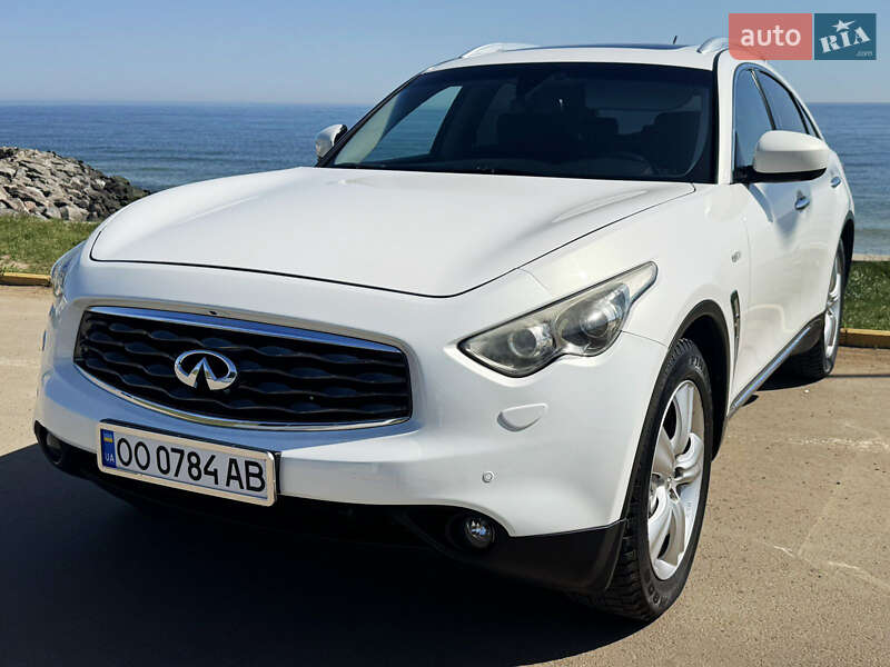 Infiniti FX 30 2011