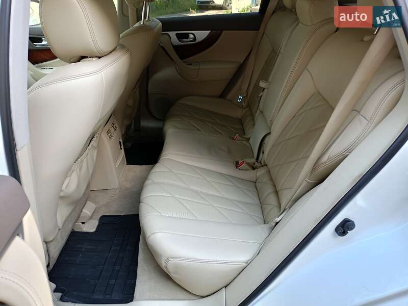 Позашляховик / Кросовер Infiniti FX 30 2012 в Києві