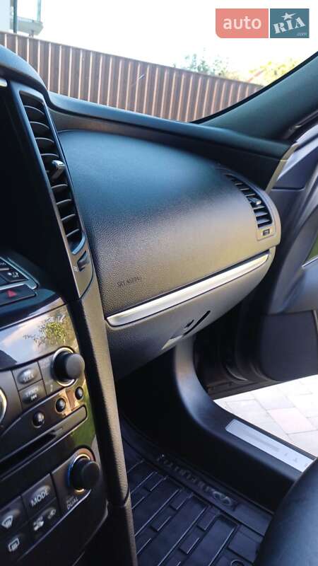 Внедорожник / Кроссовер Infiniti FX 30 2011 в Дрогобыче