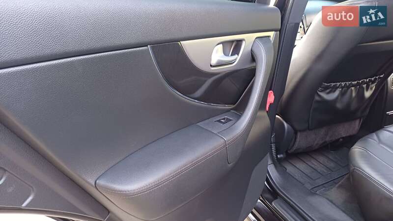 Внедорожник / Кроссовер Infiniti FX 30 2011 в Дрогобыче