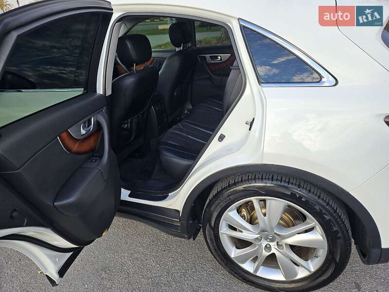 Внедорожник / Кроссовер Infiniti FX 30 2012 в Запорожье