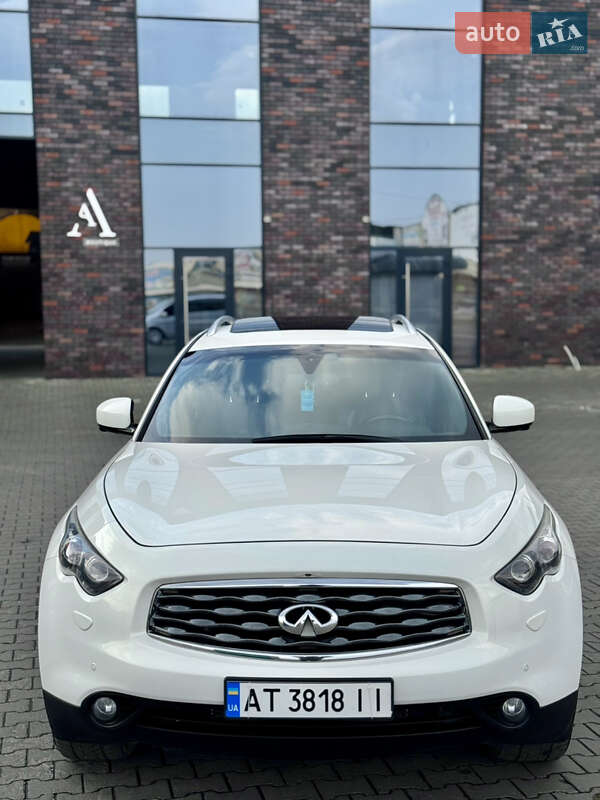 Внедорожник / Кроссовер Infiniti FX 30 2010 в Черновцах