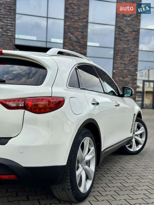 Внедорожник / Кроссовер Infiniti FX 30 2010 в Черновцах