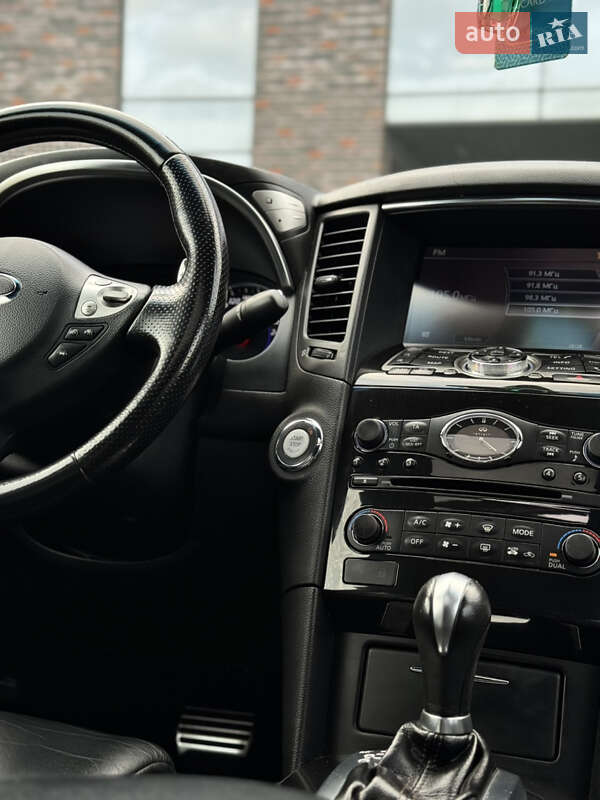 Внедорожник / Кроссовер Infiniti FX 30 2010 в Черновцах