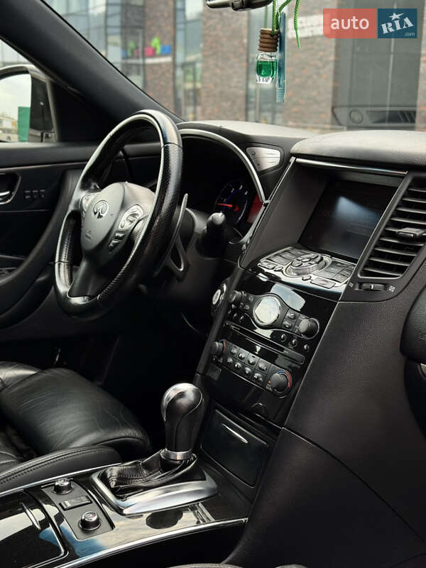 Внедорожник / Кроссовер Infiniti FX 30 2010 в Черновцах