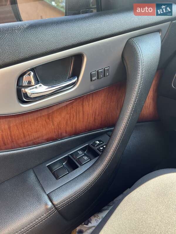 Позашляховик / Кросовер Infiniti FX 35 2011 в Запоріжжі