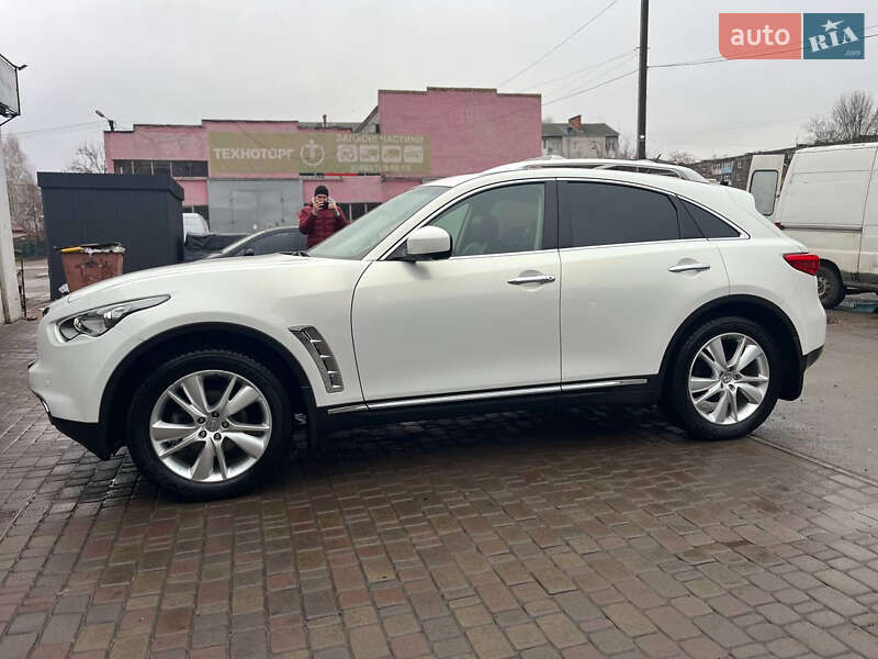 Infiniti FX 35 2011