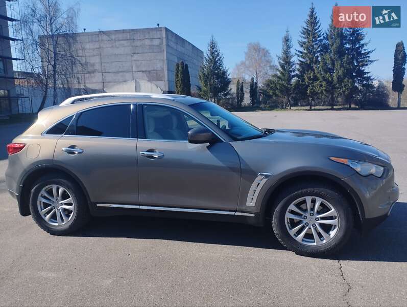 Внедорожник / Кроссовер Infiniti FX 35 2011 в 
