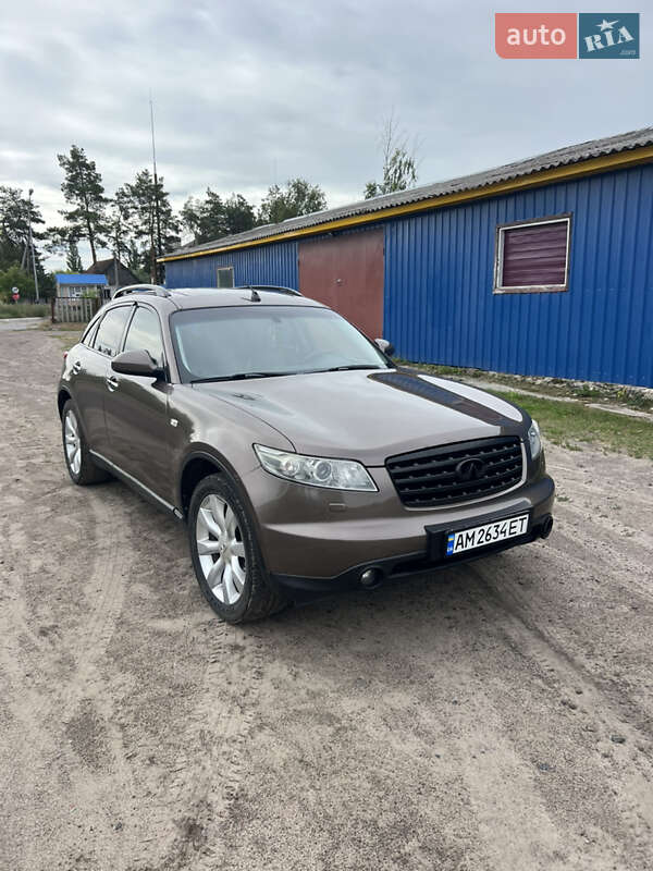 Внедорожник / Кроссовер Infiniti FX 35 2003 в Корнине