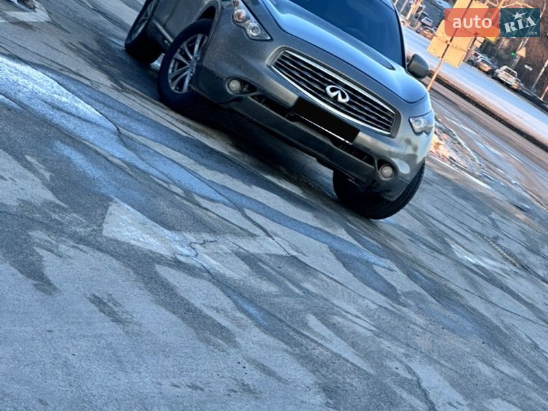 Infiniti FX 35 2010