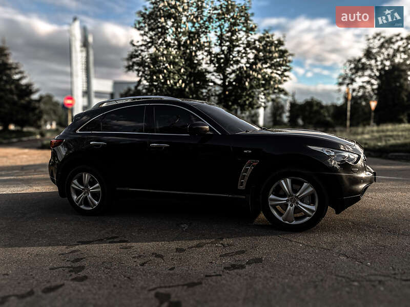 Внедорожник / Кроссовер Infiniti FX 37 2010 в Чернигове