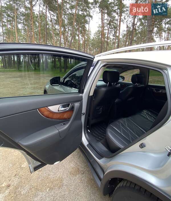 Позашляховик / Кросовер Infiniti FX 37 2010 в Житомирі