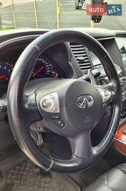 Внедорожник / Кроссовер Infiniti FX 37 2010 в 