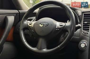 Внедорожник / Кроссовер Infiniti FX 37 2013 в 