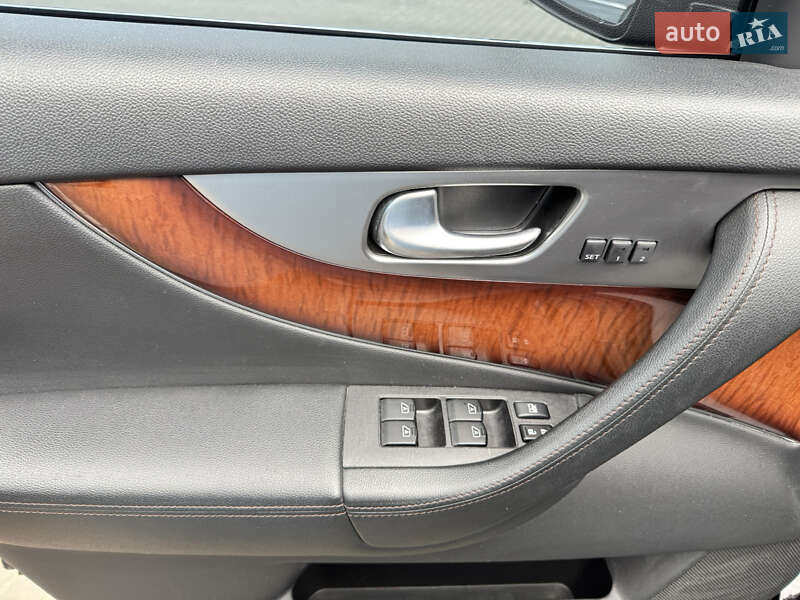 Позашляховик / Кросовер Infiniti FX 37 2012 в Києві