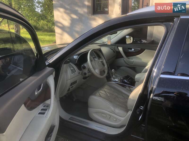 Внедорожник / Кроссовер Infiniti FX 37 2011 в Черновцах
