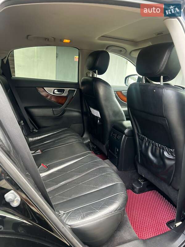 Позашляховик / Кросовер Infiniti FX 37 2010 в Івано-Франківську