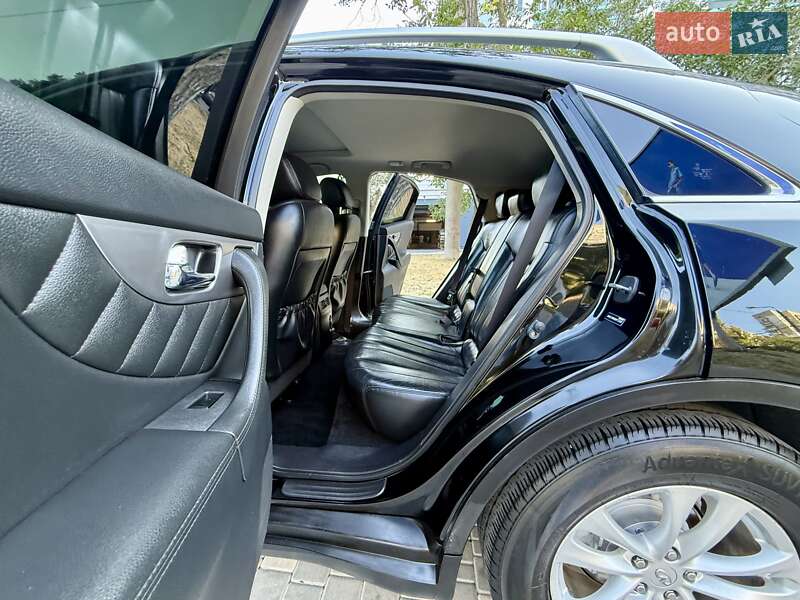 Внедорожник / Кроссовер Infiniti FX 37 2012 в Одессе