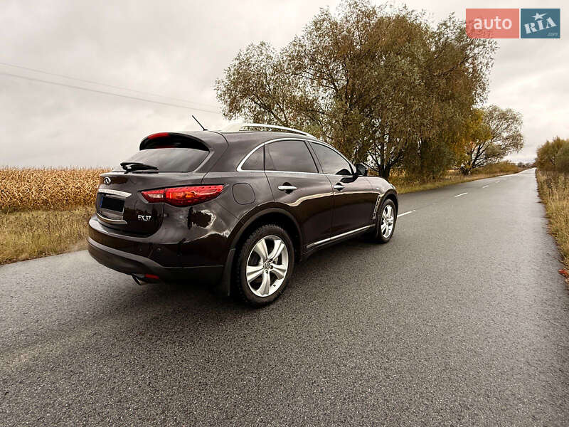 Позашляховик / Кросовер Infiniti FX 37 2010 в Чернігові