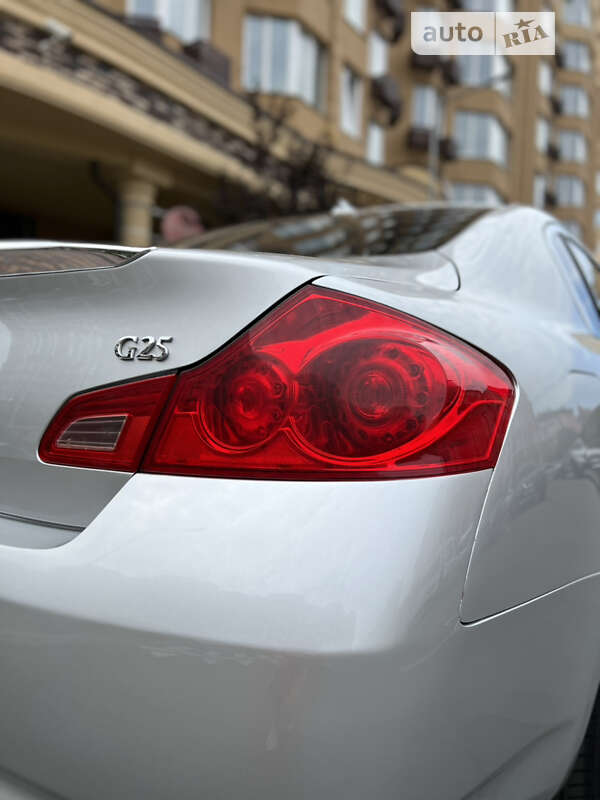 Седан Infiniti G25 2011 в Києві