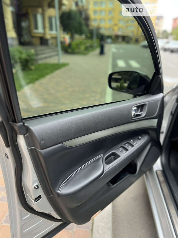 Седан Infiniti G25 2011 в Києві