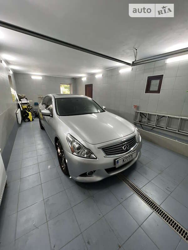 Седан Infiniti G25 2011 в Києві